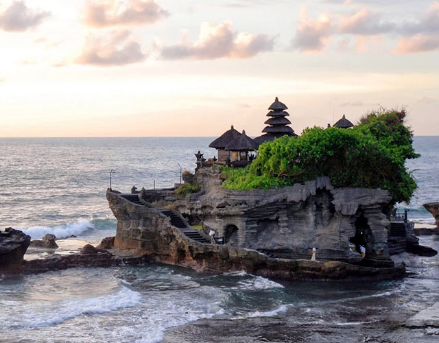 tanah-lot-temple